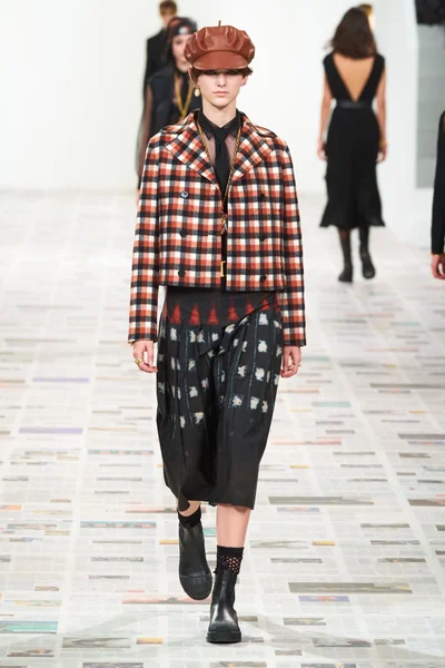 Look 13